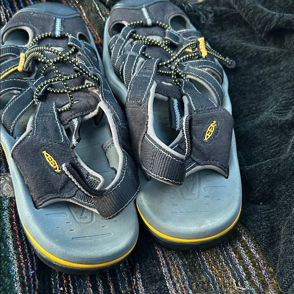 Like new Keen Black and Gray Athletic Sandals - Picture 7 of 7